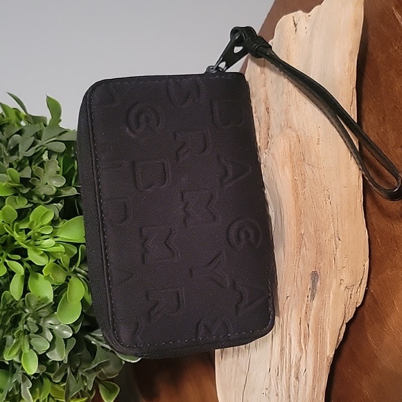 Marc Jacobs DREAMY Logo Black Wristlet - Picture 3 of 13